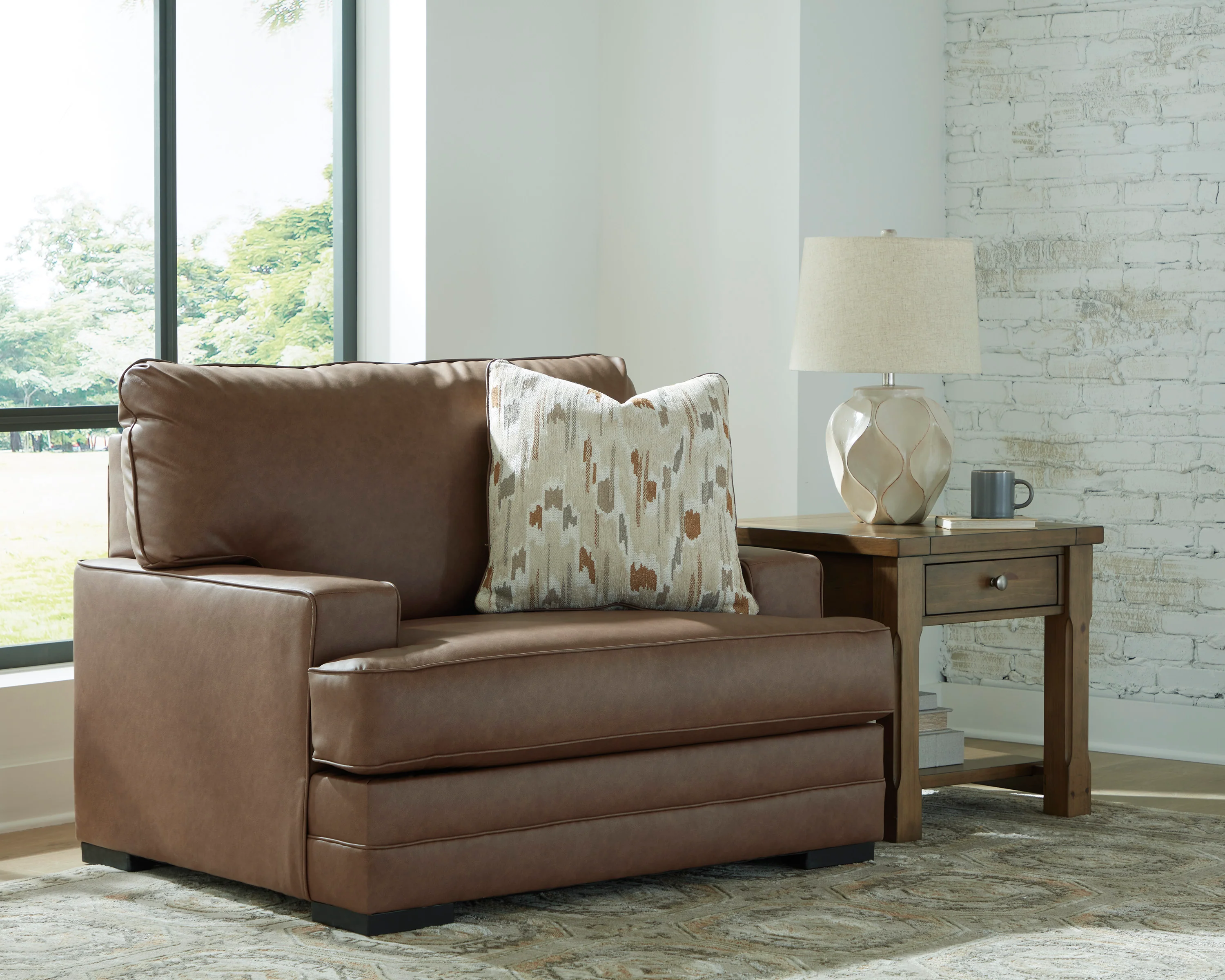 VillaCourt Chair and a Half - Image 2