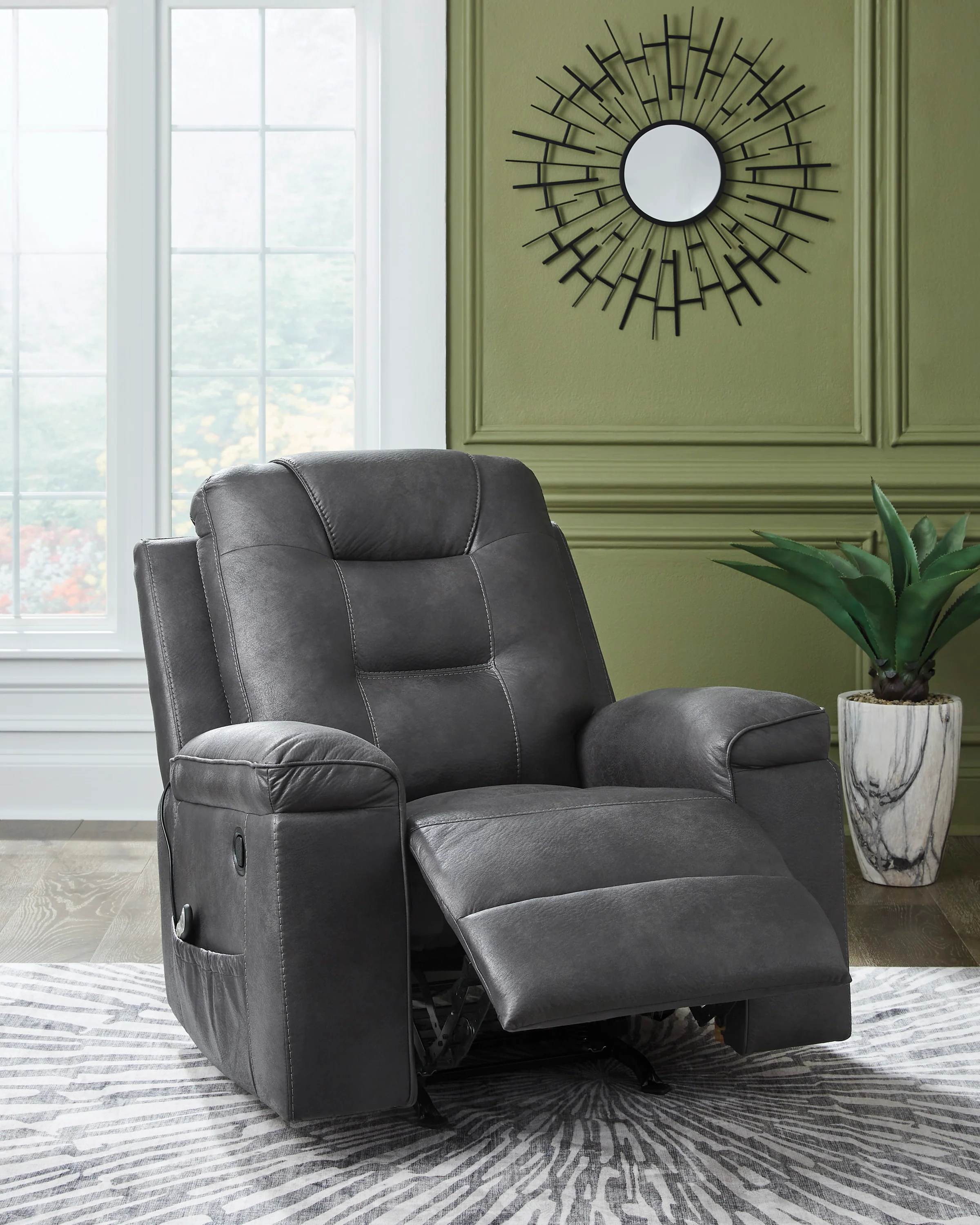 Windstade Rocker Recliner - Image 14