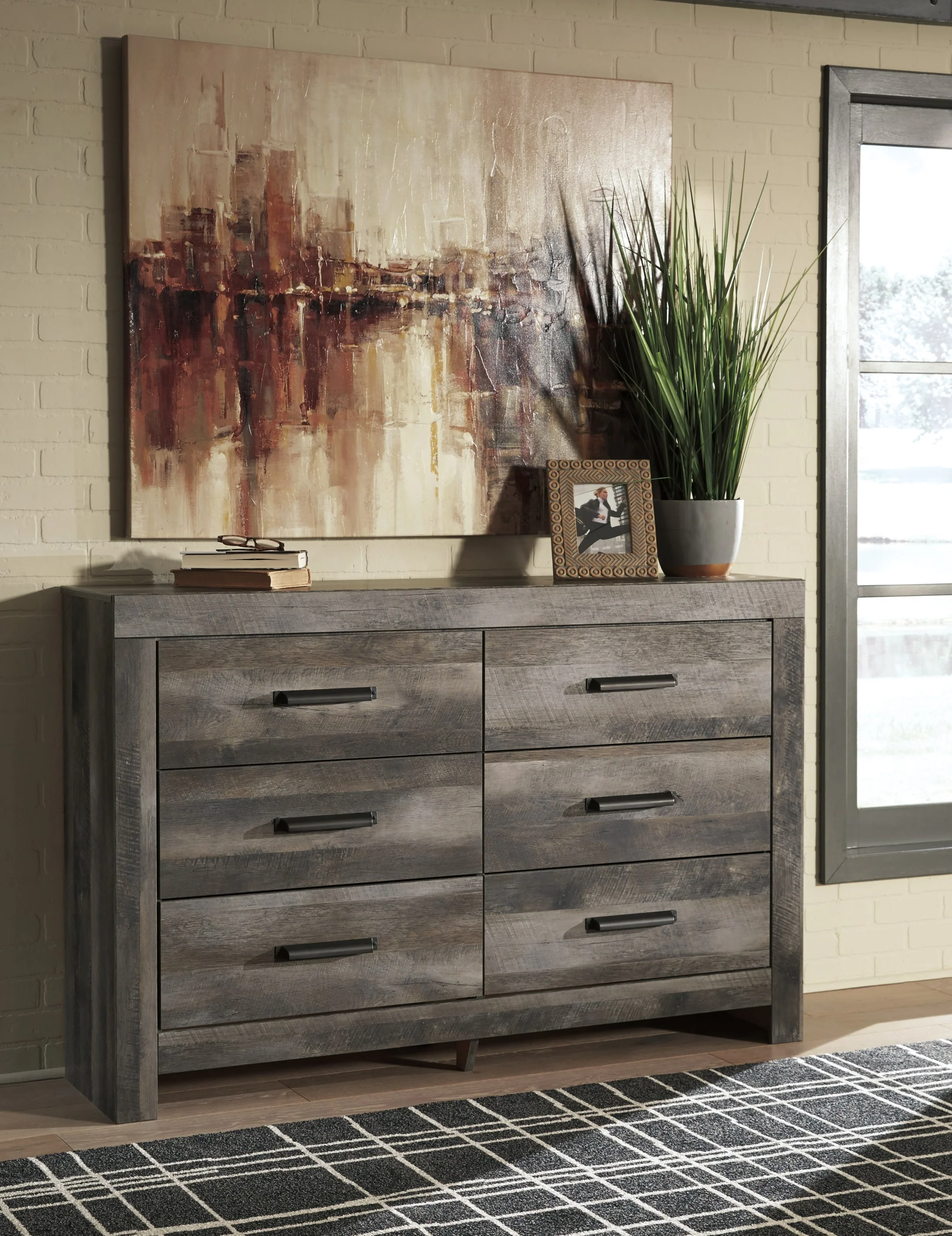 Wynnlow Dresser - Image 3