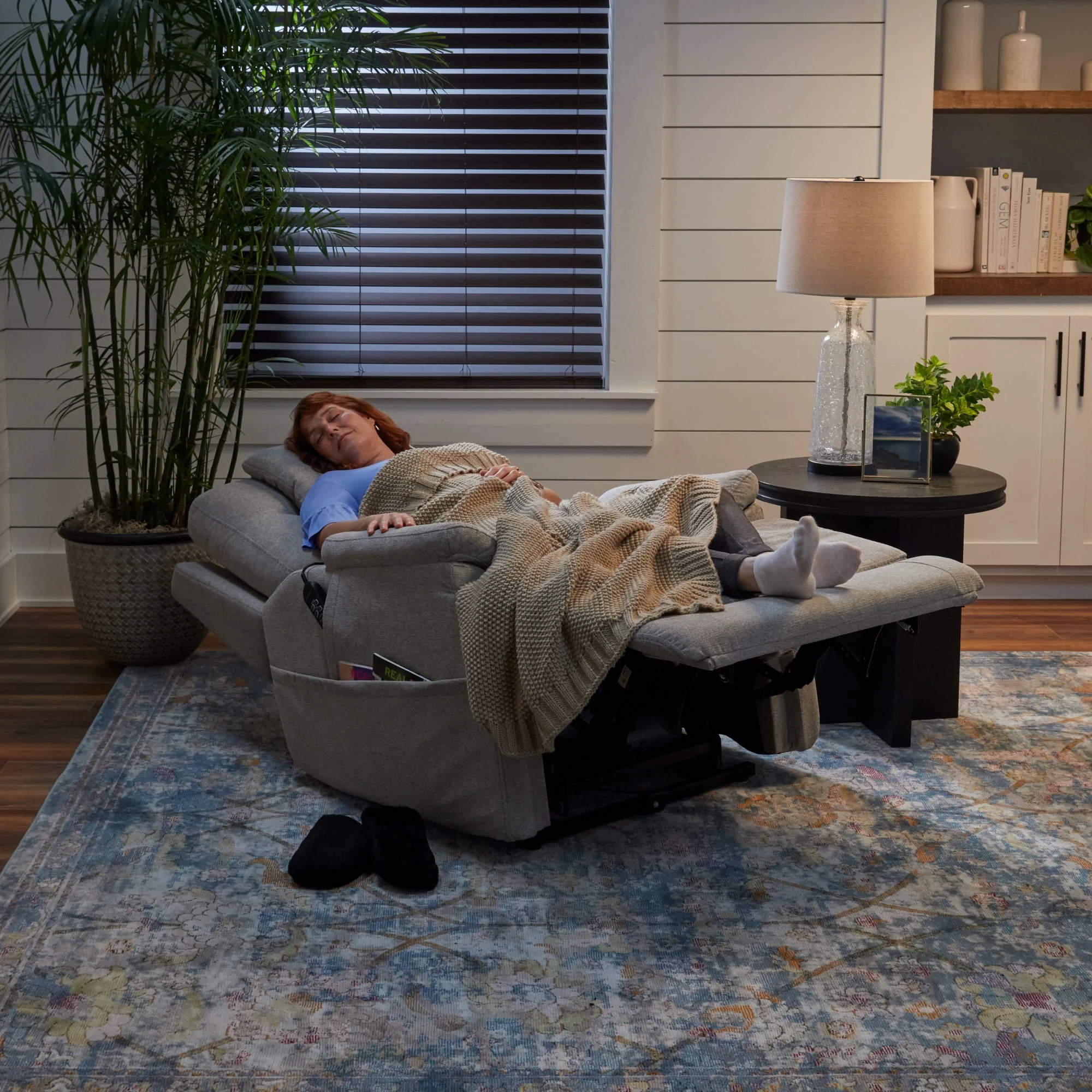 Zecliner Petite Power Recliner - Image 6